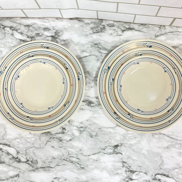 Vintage Corelle Country Violets Dinnerware Set of 6. 2 Dinner, 2 Lunch, 2 bread - Picture 1 of 14